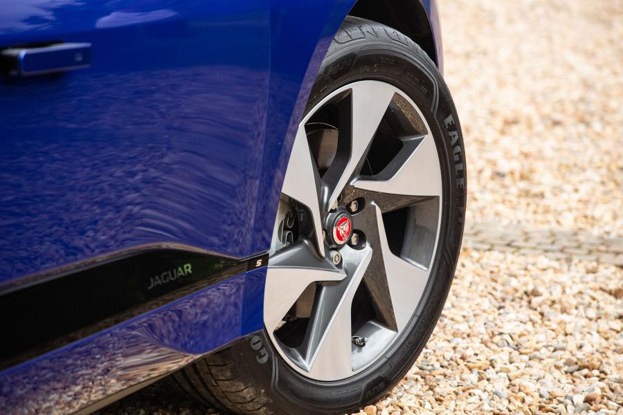  Jaguar I-Pace EV400 AWD S 2018 года  (UK) (фото 31 из 40)